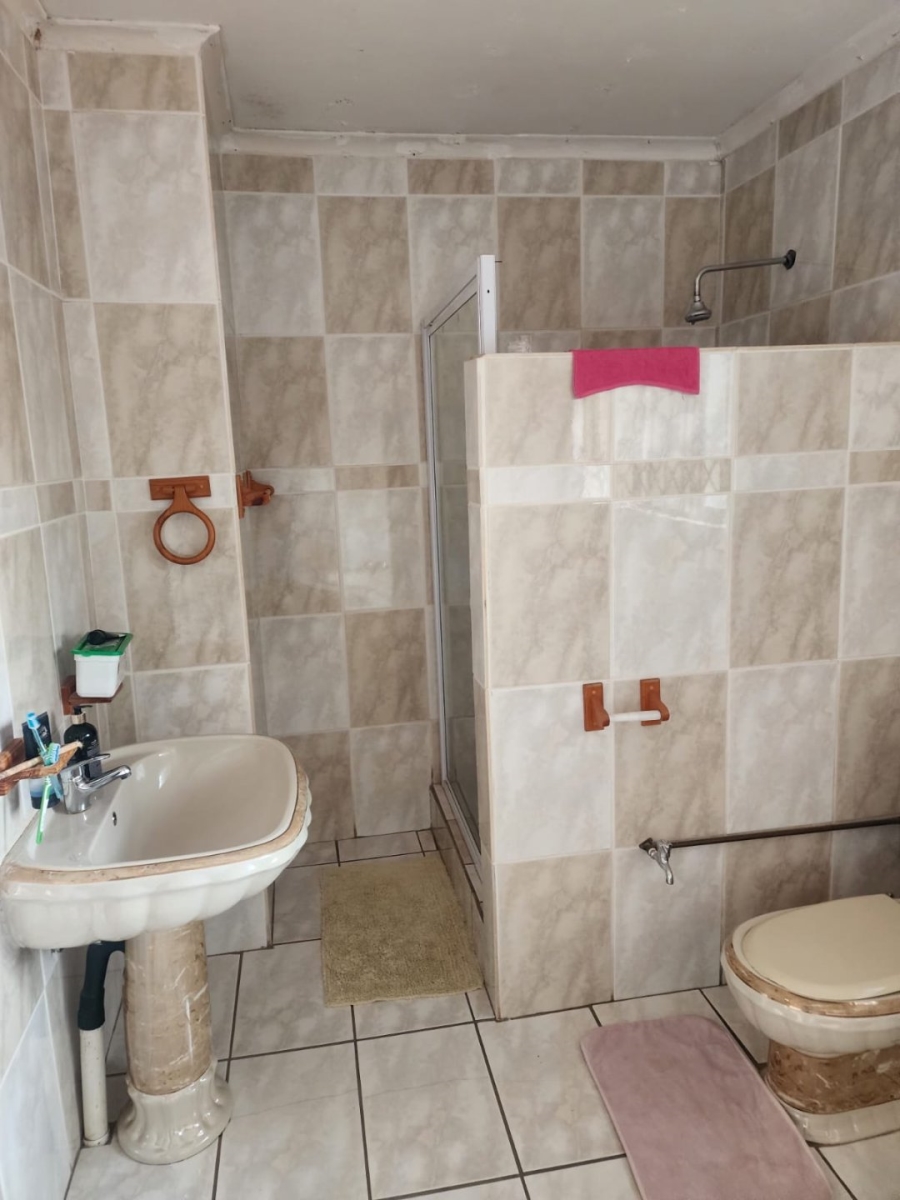 6 Bedroom Property for Sale in Manzil Park North West